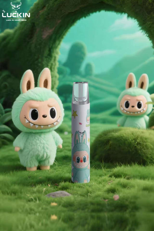 新品上市- LUCKIN 幸運一代主機卡通桿子 泡泡馬特拉布布Labubu潮玩聯名款 通配【一代SP2S KISS5 ILIA LANA等煙彈 】